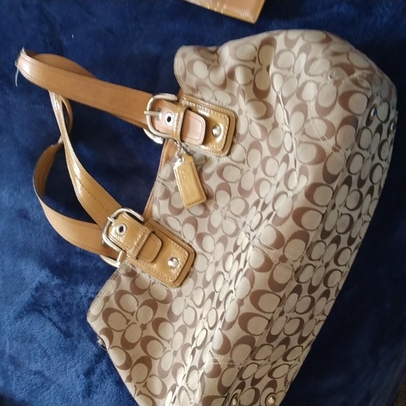 Coach Bag - Picture 4 of 8